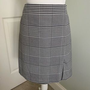 Classic houndstooth pattern Rachel Zoe lined zip skirt